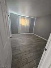 1107 E Desert Inn Rd in Las Vegas, NV - Building Photo - Building Photo