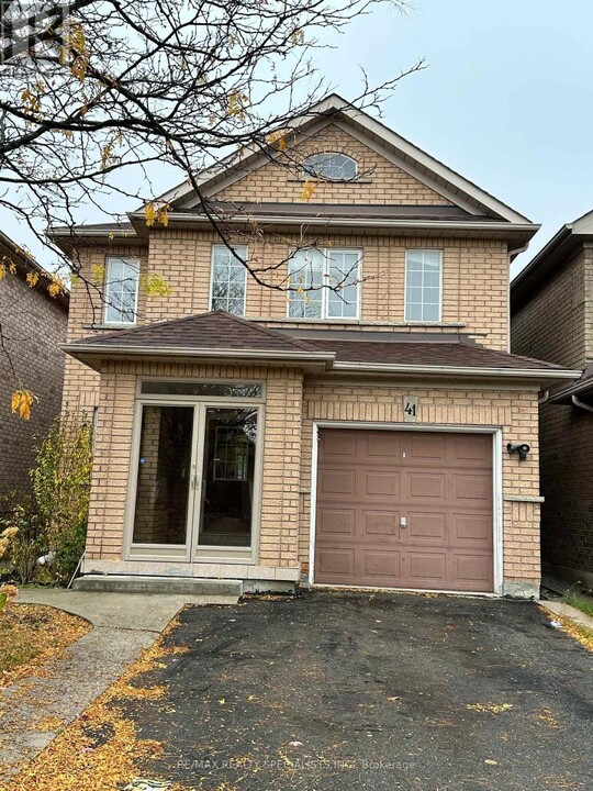 41 Allangrove Dr in Brampton, ON - Building Photo