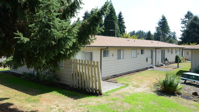 Arrowsmith Apartments^ in Saint Helens, OR - Foto de edificio - Building Photo