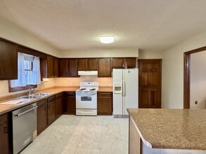 702 W 6th Ave in Lenoir City, TN - Building Photo - Building Photo