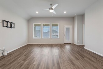 475 Westlake Lndg in Panorama Village, TX - Building Photo - Building Photo
