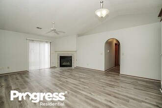 2016 Big Tree Dr in Columbus, OH - Foto de edificio - Building Photo