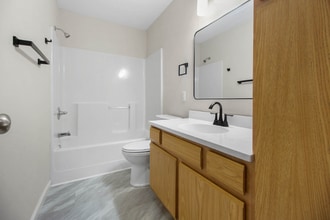 1504 Cornerstone Ct in Marion, IL - Foto de edificio - Building Photo