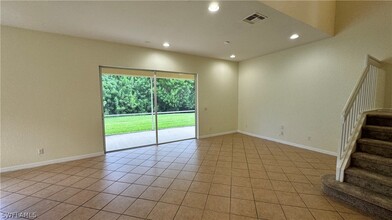 2742 Blue Cypress Lake Ct in Cape Coral, FL - Foto de edificio - Building Photo