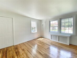 251 Melville Dr in Fairfield, CT - Building Photo - Building Photo