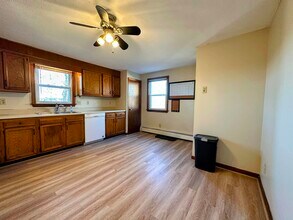 33 Elwood Ave in Manchester, NH - Building Photo - Building Photo