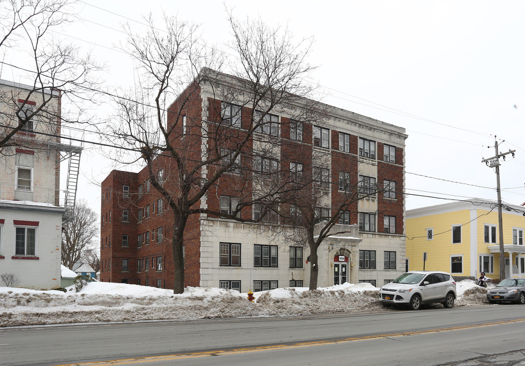 Algonquin Apartments in Utica, NY - Building Photo