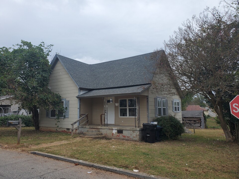 1409 E Market St in Anderson, SC - Building Photo