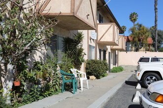230 Cottonwood Rd in San Ysidro, CA - Building Photo - Building Photo