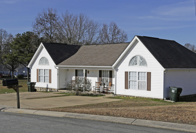 36 Clara Dr in Ringgold, GA - Foto de edificio - Building Photo