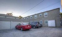 2076 Magnolia Ave in Long Beach, CA - Foto de edificio - Building Photo