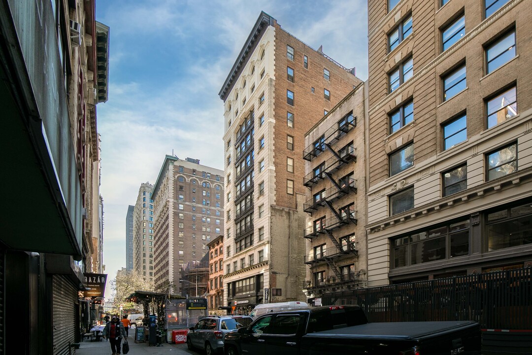 22-24 W 26th St in New York, NY - Building Photo