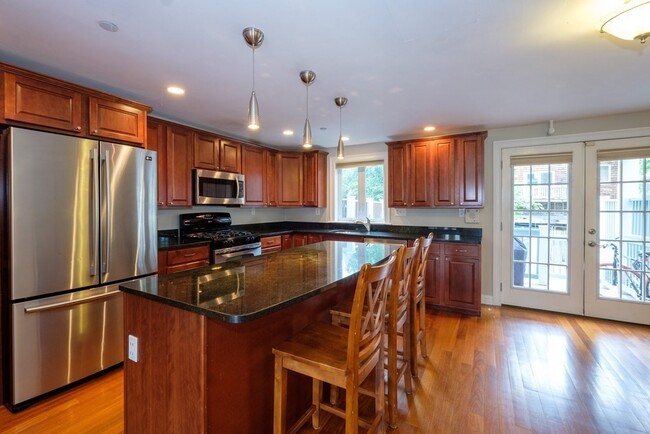 28 Adamson St, Unit 30 in Boston, MA - Building Photo - Building Photo