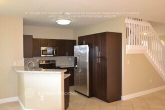 3720 SW 69th Ave in Miami, FL - Foto de edificio - Building Photo