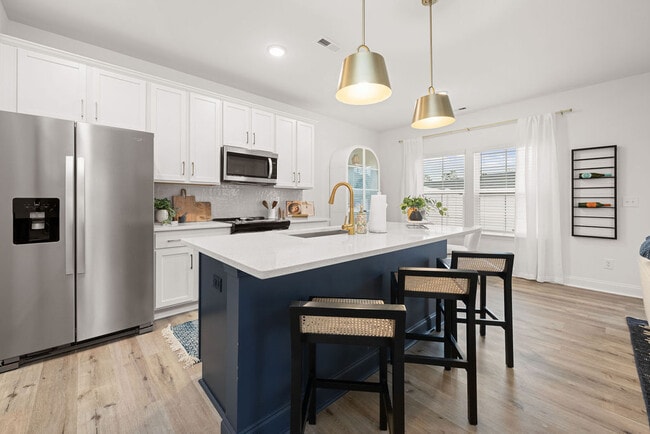 Oak Lake Townhomes in Charlotte, NC - Foto de edificio - Building Photo