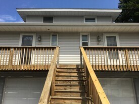 2905 W Marquette Woods Rd in Stevensville, MI - Building Photo