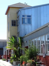 Boathouse Lofts in Oakland, CA - Foto de edificio - Building Photo