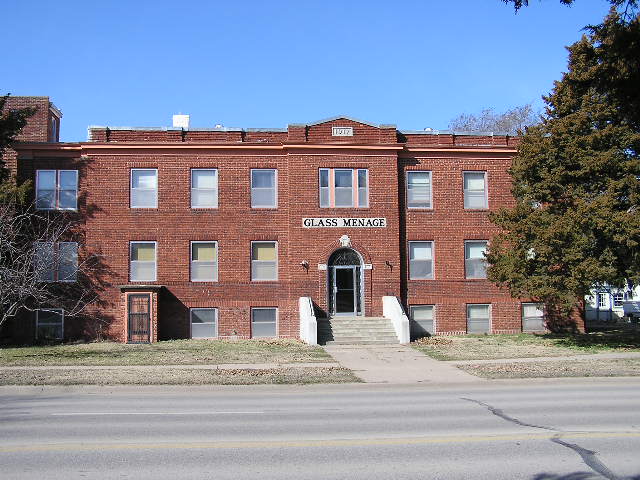 607 S Grand Ave in Lyons, KS - Foto de edificio - Building Photo