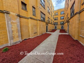 4033 W Gladys Ave in Chicago, IL - Building Photo - Building Photo