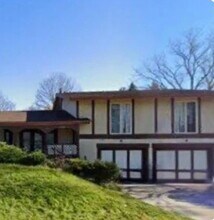 2723 Stoneleigh Dr, Unit 1 in Lansing, MI - Foto de edificio - Building Photo