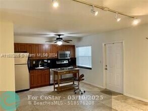 1470 N Dixie Hwy in Fort Lauderdale, FL - Building Photo - Building Photo