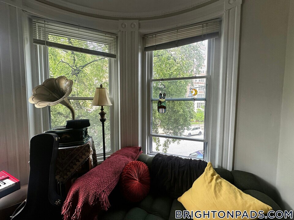 511 Beacon St in Boston, MA - Building Photo