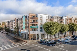Santa Monica at Federal in Los Angeles, CA - Foto de edificio - Building Photo
