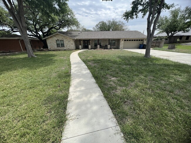 34 Ridge Dr in New Braunfels, TX - Building Photo - Building Photo