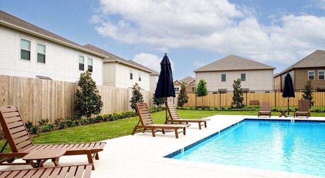3335 Trim St in Iowa Colony, TX - Building Photo - Building Photo