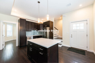 12 Marion St, Unit 1A in Medford, MA - Building Photo - Building Photo