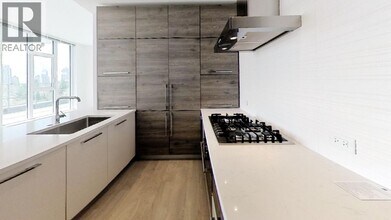 7388 Kingsway in Burnaby, BC - Building Photo - Building Photo