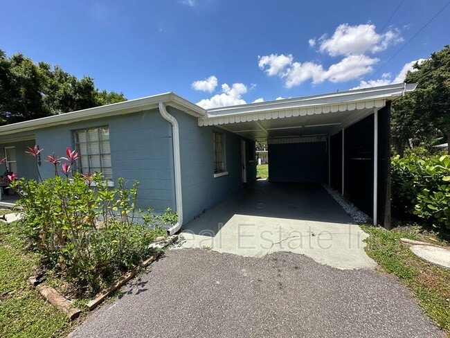 1539 Piney Rd in North Fort Myers, FL - Foto de edificio - Building Photo