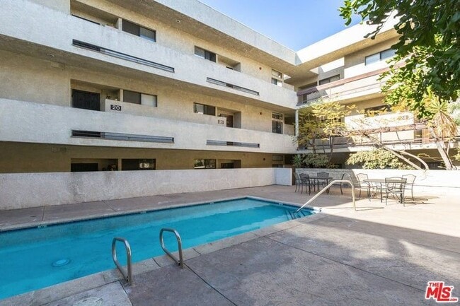 property at 729 S Hobart Blvd