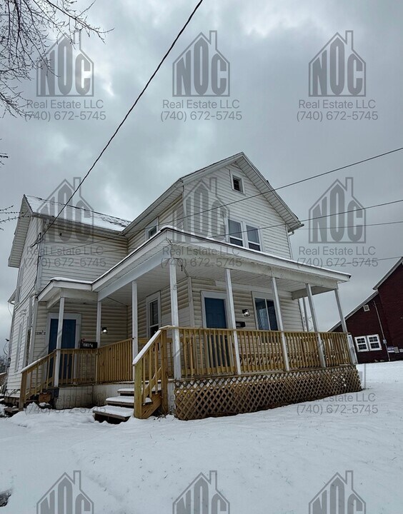 1236 1/2-1236 1/2 E Locust St in Lancaster, OH - Building Photo