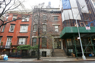 7 W 16th St in New York, NY - Building Photo - Building Photo