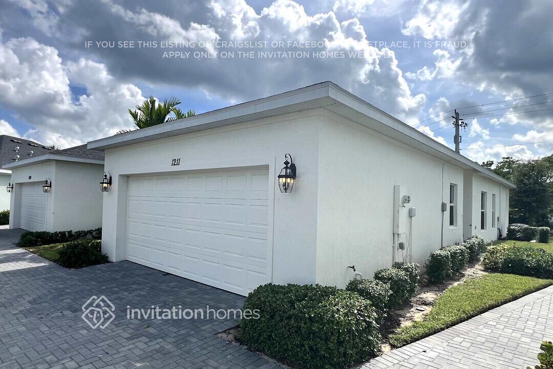 1211 Preston Ests Cir in Vero Beach, FL - Foto de edificio