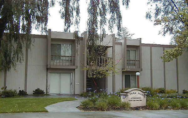 Oak Park Manor in Pleasant Hill, CA - Building Photo - Building Photo