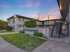 Gault Street Apartments in Austin, TX - Building Photo - Building Photo