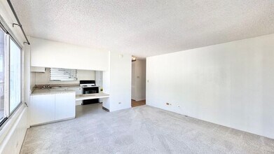 1658 Liholiho St in Honolulu, HI - Building Photo - Building Photo