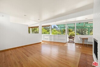 217 Amalfi Dr in Santa Monica, CA - Building Photo - Building Photo
