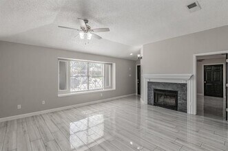 2924 Post Oak Dr in Euless, TX - Building Photo - Building Photo