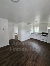 1015 N Scott Ave in Belton, MO - Building Photo - Building Photo