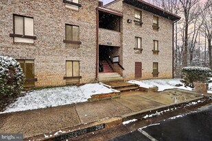 11619 Stoneview Square in Reston, VA - Building Photo