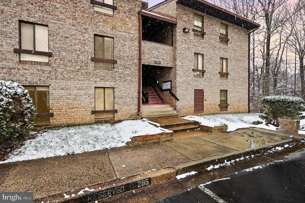 11619 Stoneview Square in Reston, VA - Building Photo