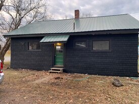 102 Garfield St in Calais, ME - Building Photo