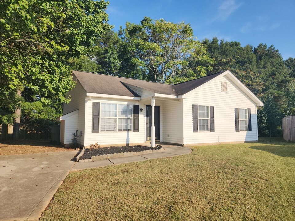 201 Graham Meadow Dr in Charlotte, NC - Building Photo