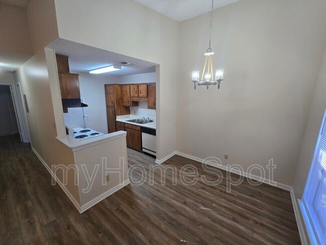 8430 Country Walk Dr in Pensacola, FL - Building Photo - Building Photo