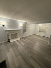 19807 Wickfield Ave in Warrensville Heights, OH - Building Photo - Building Photo