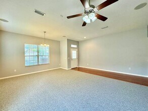 18205 Fall Creek Dr in Lutz, FL - Building Photo - Building Photo
