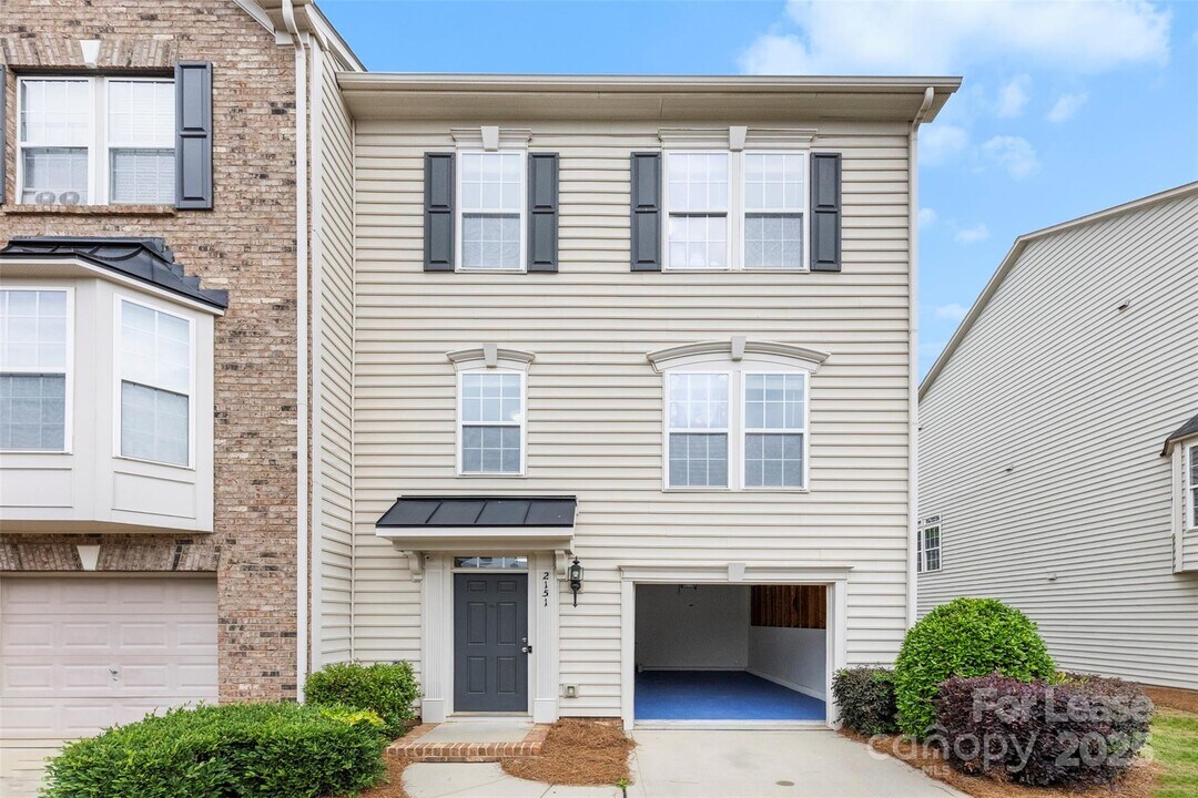 2151 Belle Vernon Ave in Charlotte, NC - Building Photo